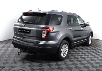 Подержанный автомобиль Ford Explorer 2015 года (5 фото)