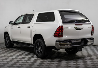 Подержанный автомобиль Toyota Hilux 2021 года (7 фото)