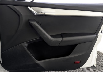Подержанный автомобиль Skoda Octavia Liftback 2020 года (25 фото)