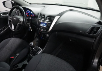 Подержанный автомобиль Hyundai Solaris Sedan 2014 года (10 фото)