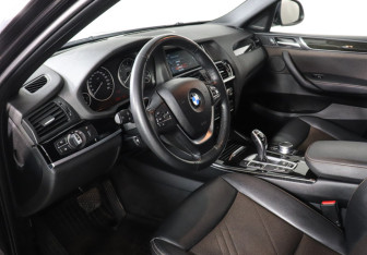 Подержанный автомобиль BMW X4 2017 года (12 фото)