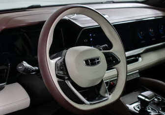 Подержанный автомобиль Geely Monjaro 2023 года (13 фото)