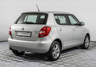 Подержанный автомобиль Skoda Fabia Hatchback 2012 года (5 фото)