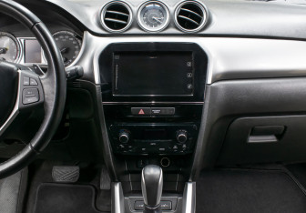 Подержанный автомобиль Suzuki Vitara 2016 года (15 фото)