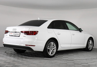 Подержанный автомобиль Audi A4 Sedan 2018 года (3 фото)
