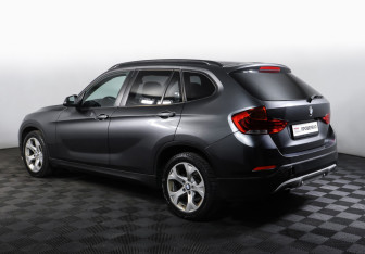 Подержанный автомобиль BMW X1 2014 года (7 фото)