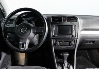 Подержанный автомобиль Volkswagen Golf Hatchback 2009 года (7 фото)