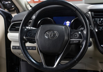 Подержанный автомобиль Toyota Camry Sedan 2018 года (17 фото)