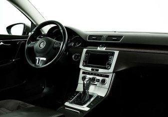 Подержанный автомобиль Volkswagen Passat Sedan 2012 года (9 фото)