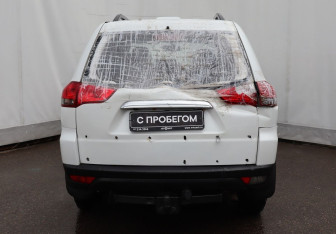 Подержанный автомобиль Mitsubishi Pajero Sport 2014 года (5 фото)