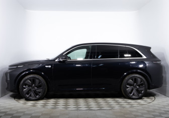 Подержанный автомобиль LiXiang L7 2023 года (8 фото)