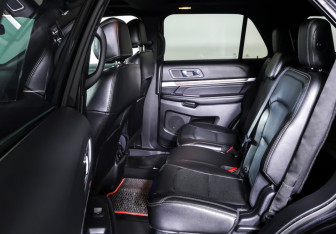 Подержанный автомобиль Ford Explorer 2017 года (12 фото)