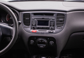 Подержанный автомобиль Kia Rio Hatchback 2010 года (14 фото)