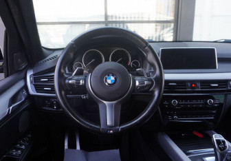 Подержанный автомобиль BMW X5 2018 года (12 фото)
