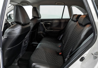 Подержанный автомобиль Toyota RAV4 2021 года (18 фото)