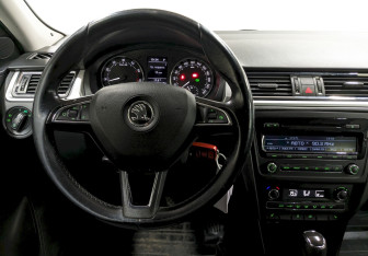 Подержанный автомобиль Skoda Rapid Liftback 2014 года (21 фото)