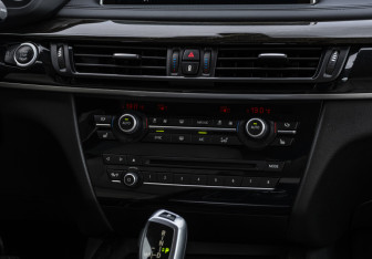 Подержанный автомобиль BMW X5 2014 года (13 фото)