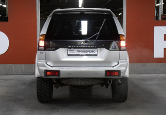 Подержанный автомобиль Mitsubishi Pajero Sport 2003 года (6 фото)