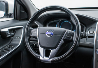 Подержанный автомобиль Volvo XC60 2013 года (15 фото)