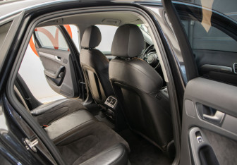 Подержанный автомобиль Audi A4 Sedan 2013 года (31 фото)