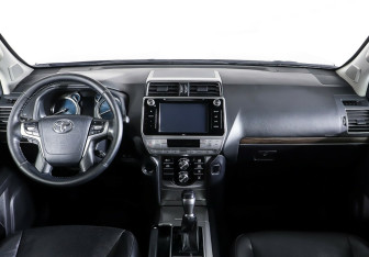 Подержанный автомобиль Toyota Land Cruiser Prado 2018 года (11 фото)