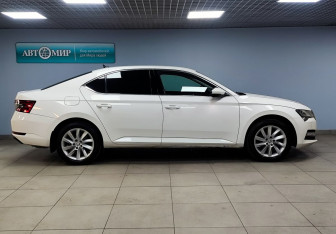 Подержанный автомобиль Skoda Superb Liftback 2019 года (4 фото)