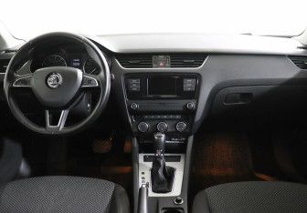 Подержанный автомобиль Skoda Octavia Liftback 2016 года (6 фото)