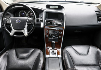 Подержанный автомобиль Volvo XC60 2010 года (13 фото)