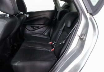 Подержанный автомобиль Ford Fiesta Hatchback 2015 года (9 фото)