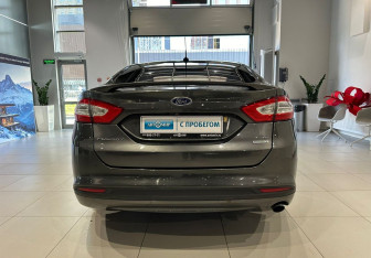 Подержанный автомобиль Ford Fusion (North America) 2015 года (5 фото)