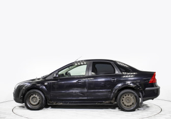 Подержанный автомобиль Ford Focus Sedan 2006 года (8 фото)