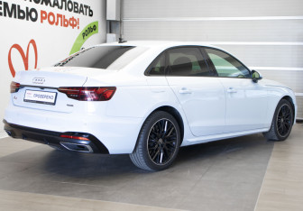Подержанный автомобиль Audi A4 Sedan 2021 года (4 фото)