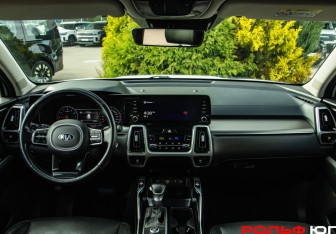 Подержанный автомобиль Kia Sorento 2021 года (10 фото)