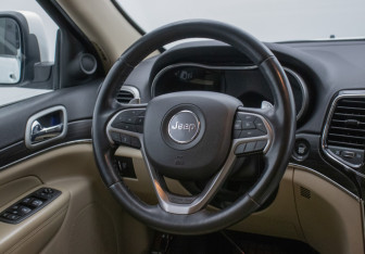 Подержанный автомобиль Jeep Grand Cherokee 2021 года (15 фото)