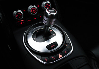 Подержанный автомобиль Audi R8 Coupe 2011 года (20 фото)