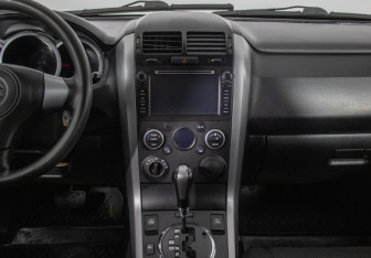 Подержанный автомобиль Suzuki Grand Vitara 2011 года (14 фото)