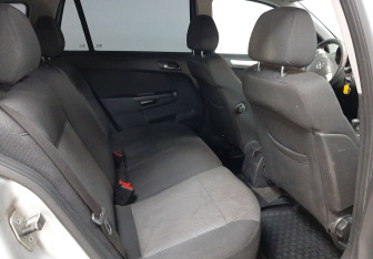 Подержанный автомобиль Opel Astra Wagon 2014 года (20 фото)