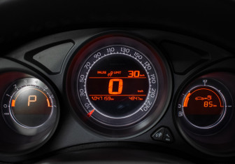 Подержанный автомобиль Citroen C4 Hatchback 2013 года (12 фото)