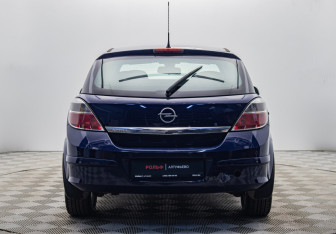 Подержанный автомобиль Opel Astra Hatchback 2013 года (4 фото)