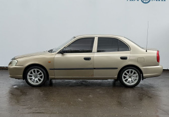 Подержанный автомобиль Hyundai Accent Sedan 2004 года (8 фото)
