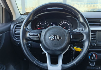 Подержанный автомобиль Kia Rio Hatchback 2018 года (12 фото)