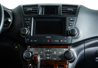 Подержанный автомобиль Toyota Highlander 2013 года (12 фото)