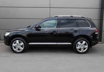 Подержанный автомобиль Volkswagen Touareg 2008 года (7 фото)