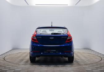 Подержанный автомобиль Hyundai Solaris Hatchback 2015 года (6 фото)