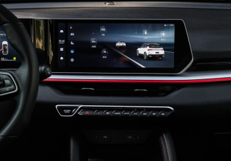 Подержанный автомобиль Geely Coolray 2023 года (11 фото)