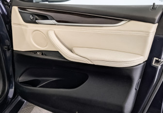 Подержанный автомобиль BMW X5 2017 года (25 фото)