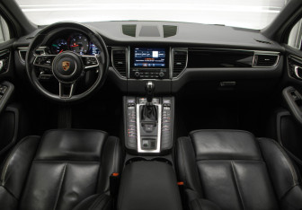 Подержанный автомобиль Porsche Macan 2017 года (8 фото)