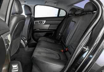 Подержанный автомобиль Jaguar XF Sedan 2013 года (18 фото)