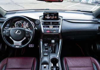 Подержанный автомобиль Lexus NX 2016 года (11 фото)