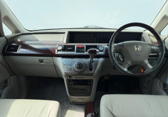 Подержанный автомобиль Honda Elysion 2004 года (9 фото)